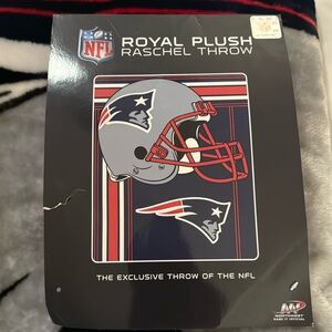 New England Patriots Plush Throw